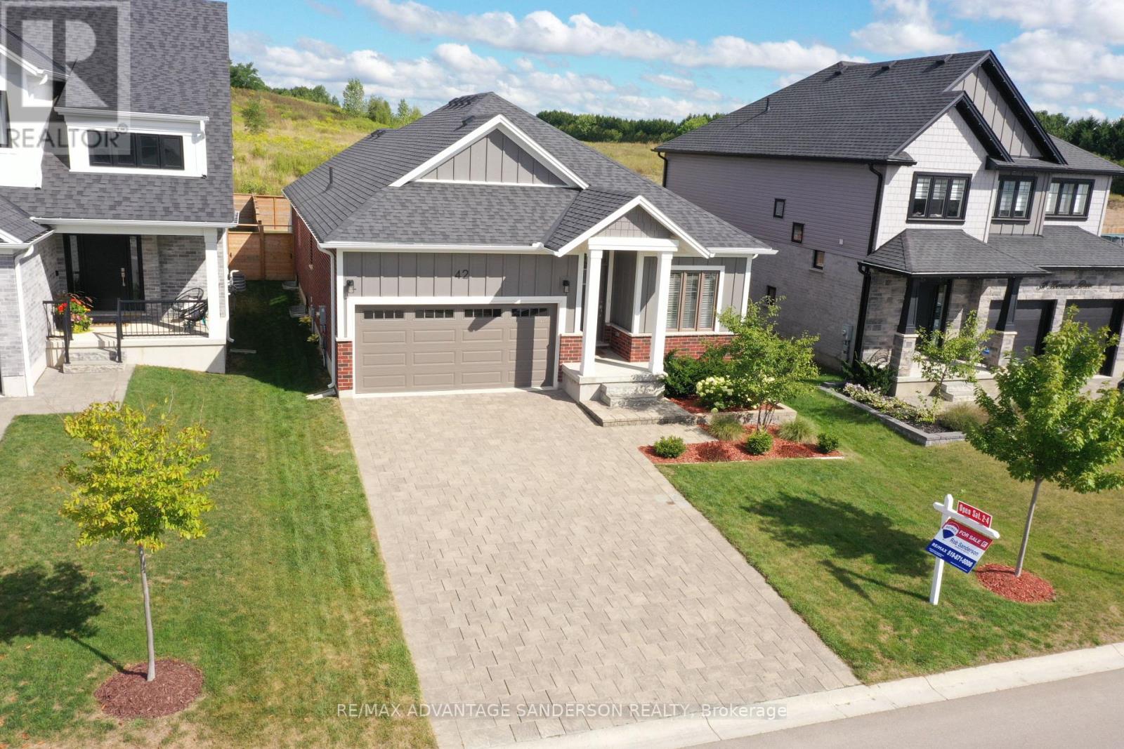 42 Bowman Drive, Middlesex Centre, Ontario  N0M 2A0 - Photo 3 - X12472335