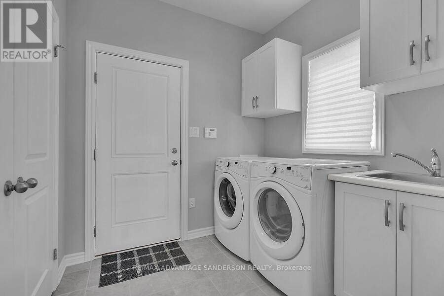 42 Bowman Drive, Middlesex Centre, Ontario  N0M 2A0 - Photo 33 - X12472335