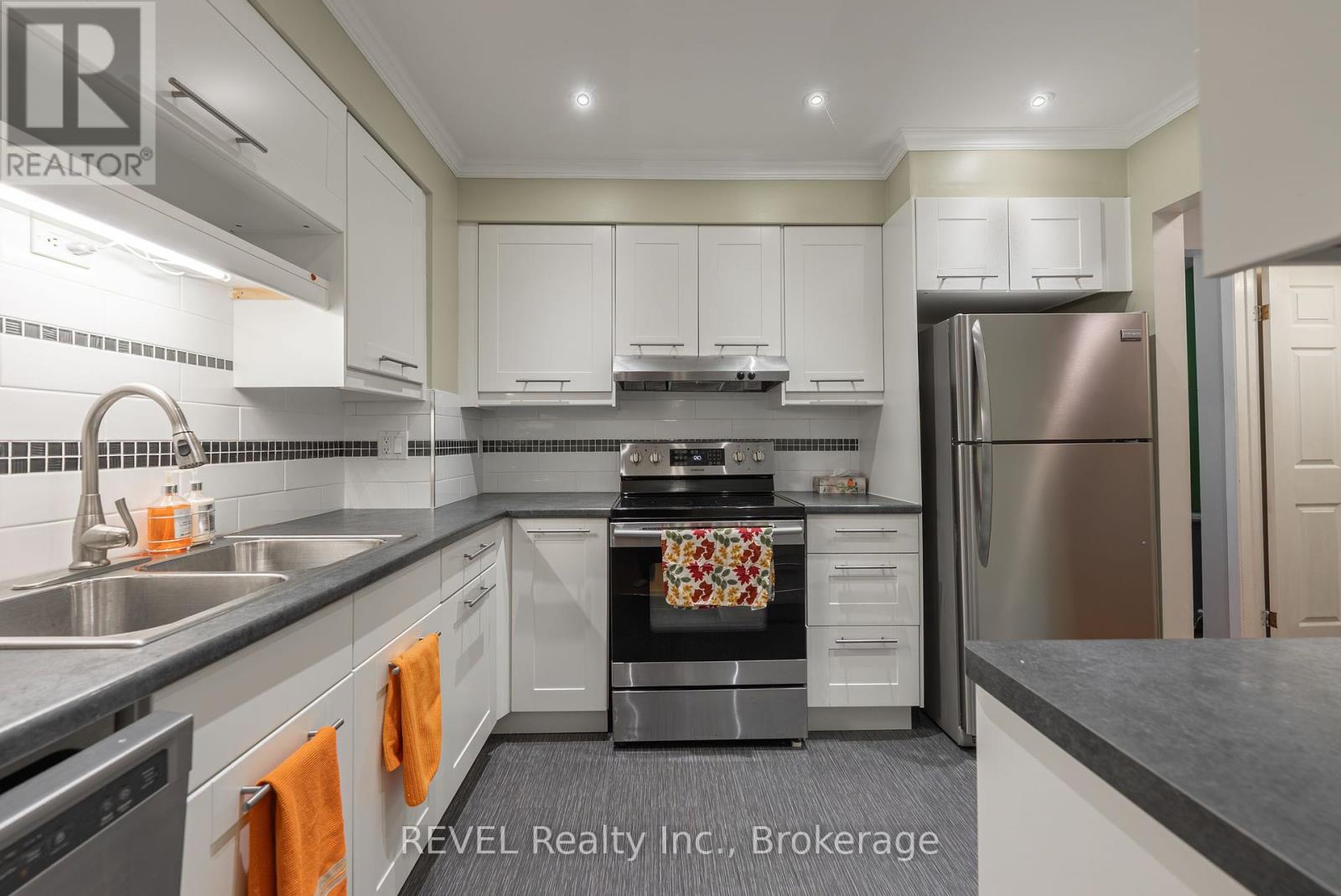 113 - 185 Denistoun Street, Welland, Ontario  L3C 6J6 - Photo 2 - X12451247