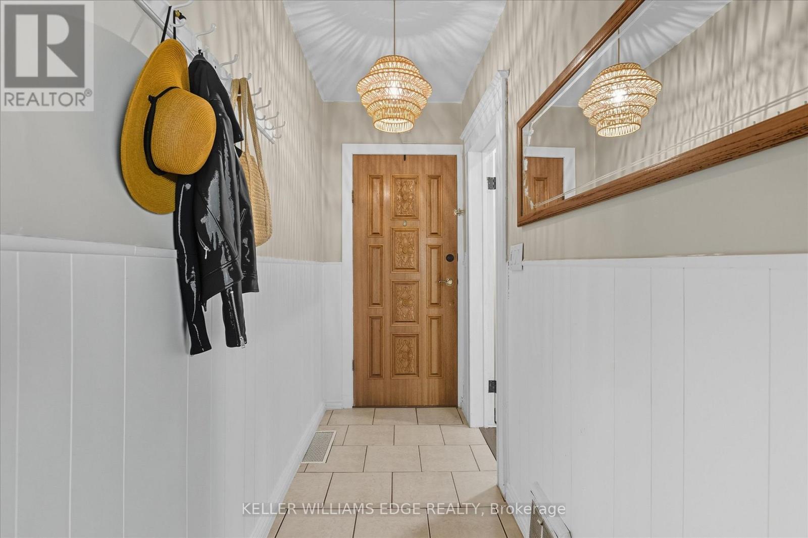 163 Grosvenor Avenue N, Hamilton (Crown Point), Ontario  L8L 7S7 - Photo 2 - X12472246