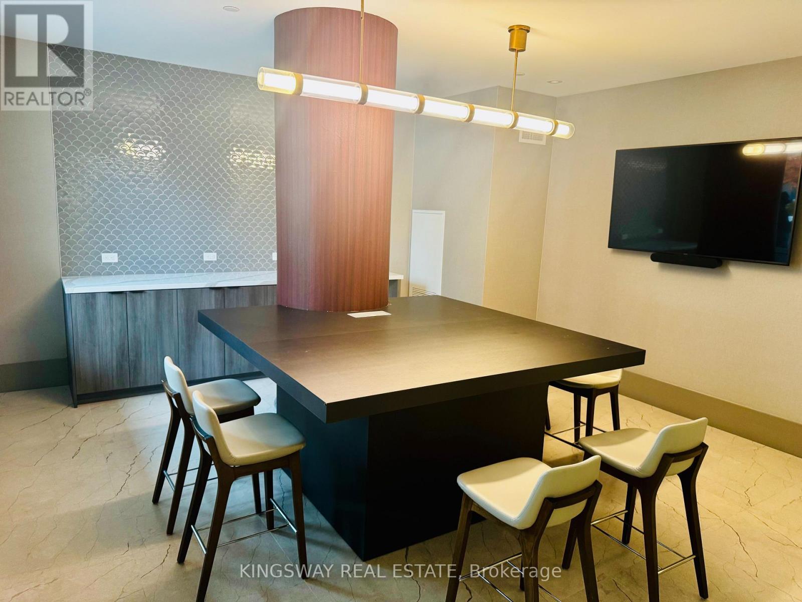 1807 - 55 Duke Street W, Kitchener, Ontario  N2H 0C9 - Photo 2 - X12472256