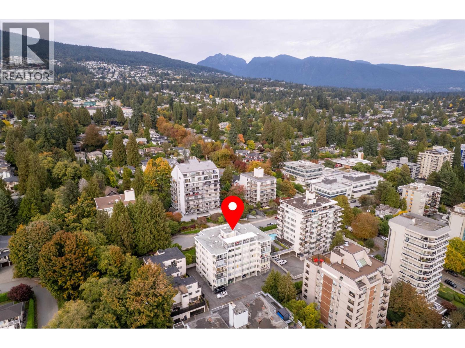402 1750 Esquimalt Avenue, West Vancouver, British Columbia  V7V 1R8 - Photo 2 - R3059985
