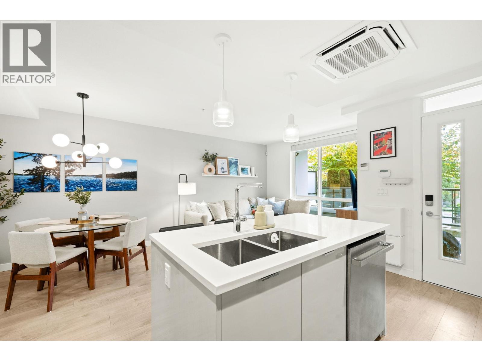 Th8 108 E 8th Street, North Vancouver, British Columbia  V7L 0H1 - Photo 12 - R3060016