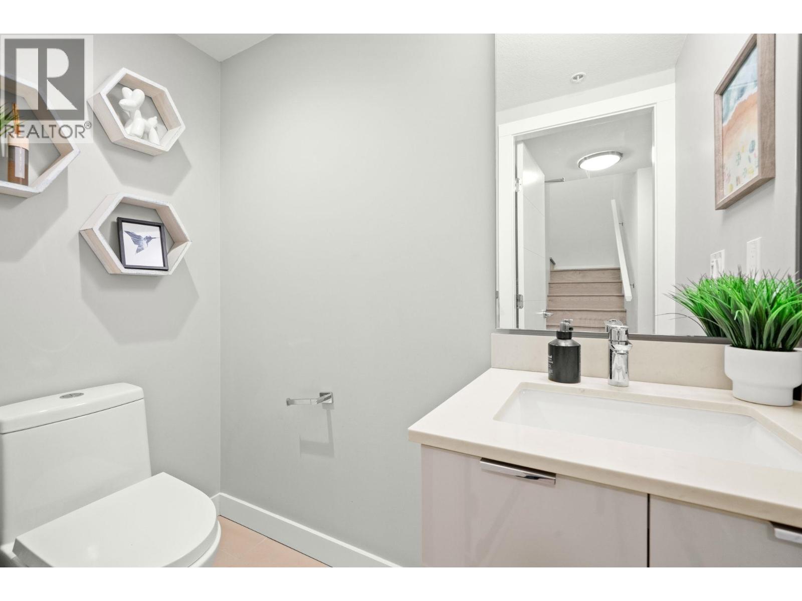 Th8 108 E 8th Street, North Vancouver, British Columbia  V7L 0H1 - Photo 16 - R3060016