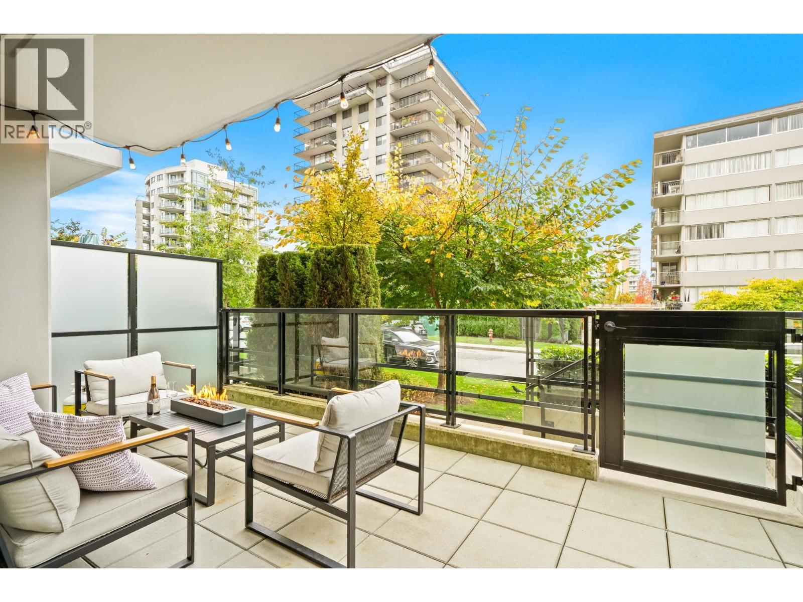 Th8 108 E 8th Street, North Vancouver, British Columbia  V7L 0H1 - Photo 3 - R3060016