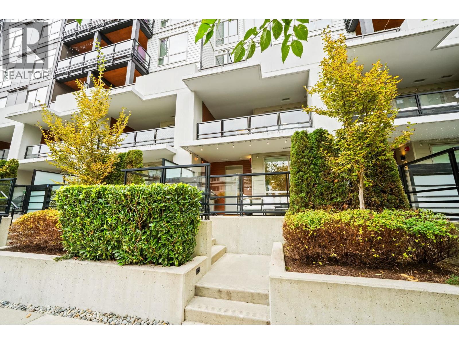 Th8 108 E 8th Street, North Vancouver, British Columbia  V7L 0H1 - Photo 4 - R3060016