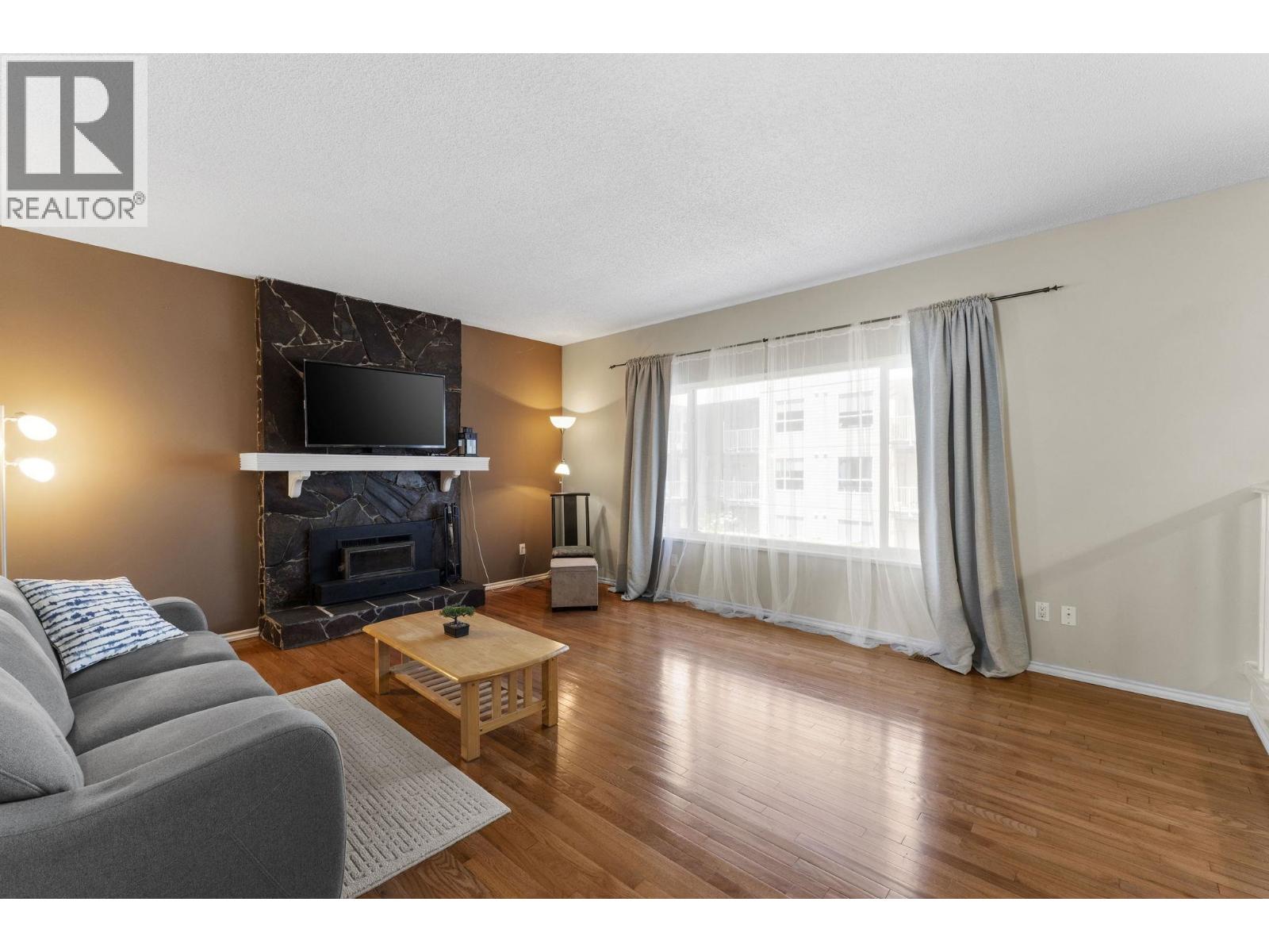 171 Edward Crescent, Port Moody, British Columbia  V3H 3J8 - Photo 2 - R3060008