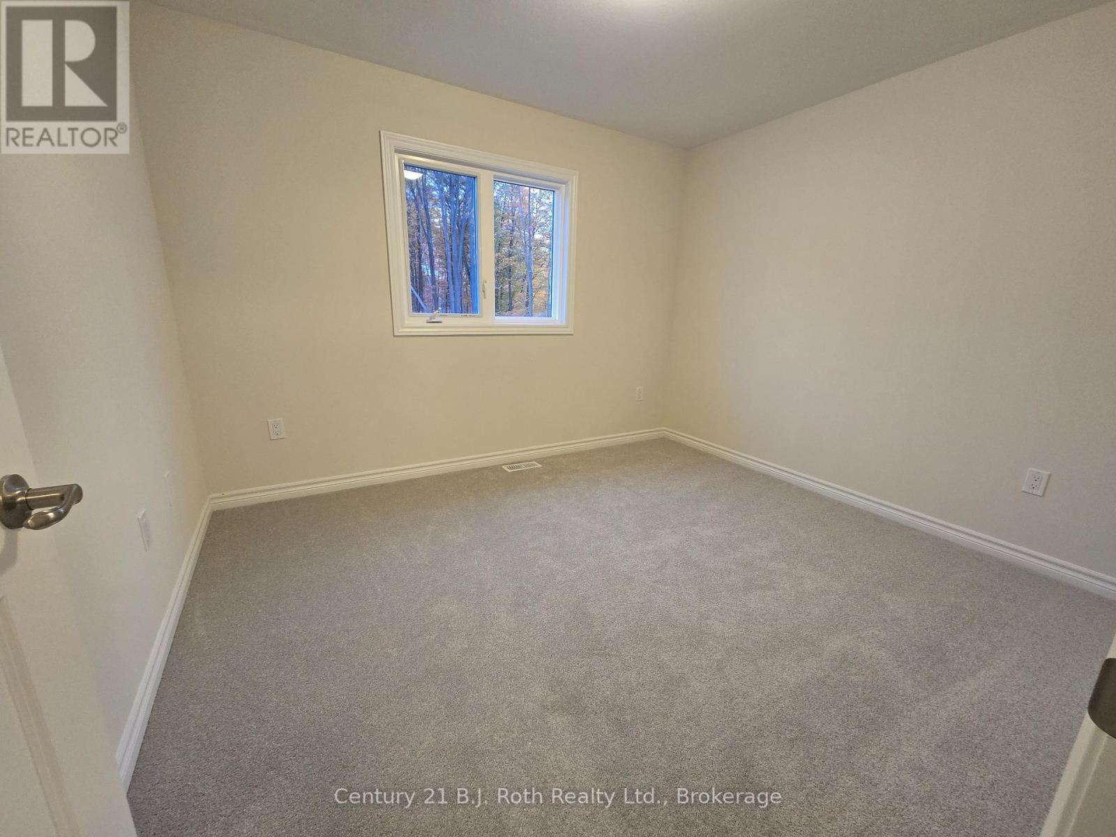 115 Beechwood Forest Lane, Gravenhurst, Ontario  P1P 0H8 - Photo 12 - X12472317