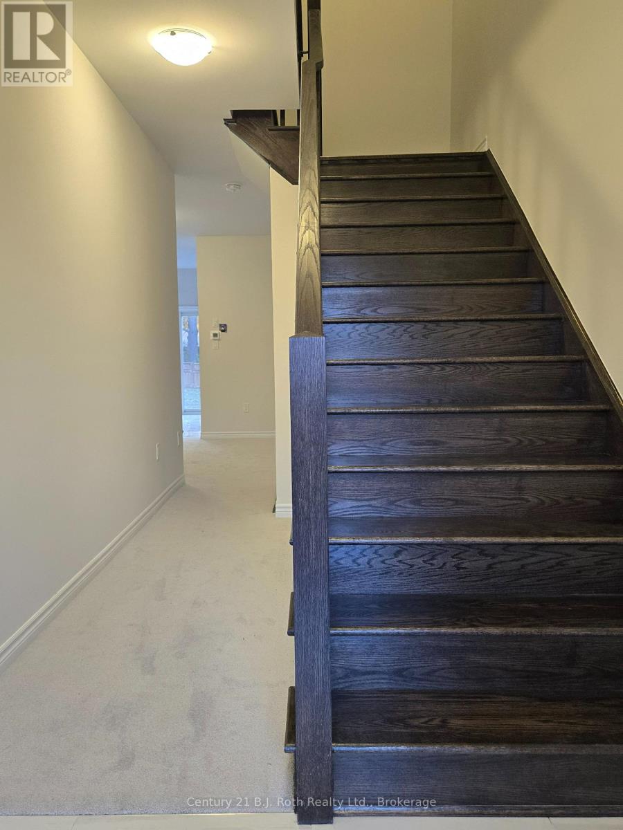 115 Beechwood Forest Lane, Gravenhurst, Ontario  P1P 0H8 - Photo 2 - X12472317