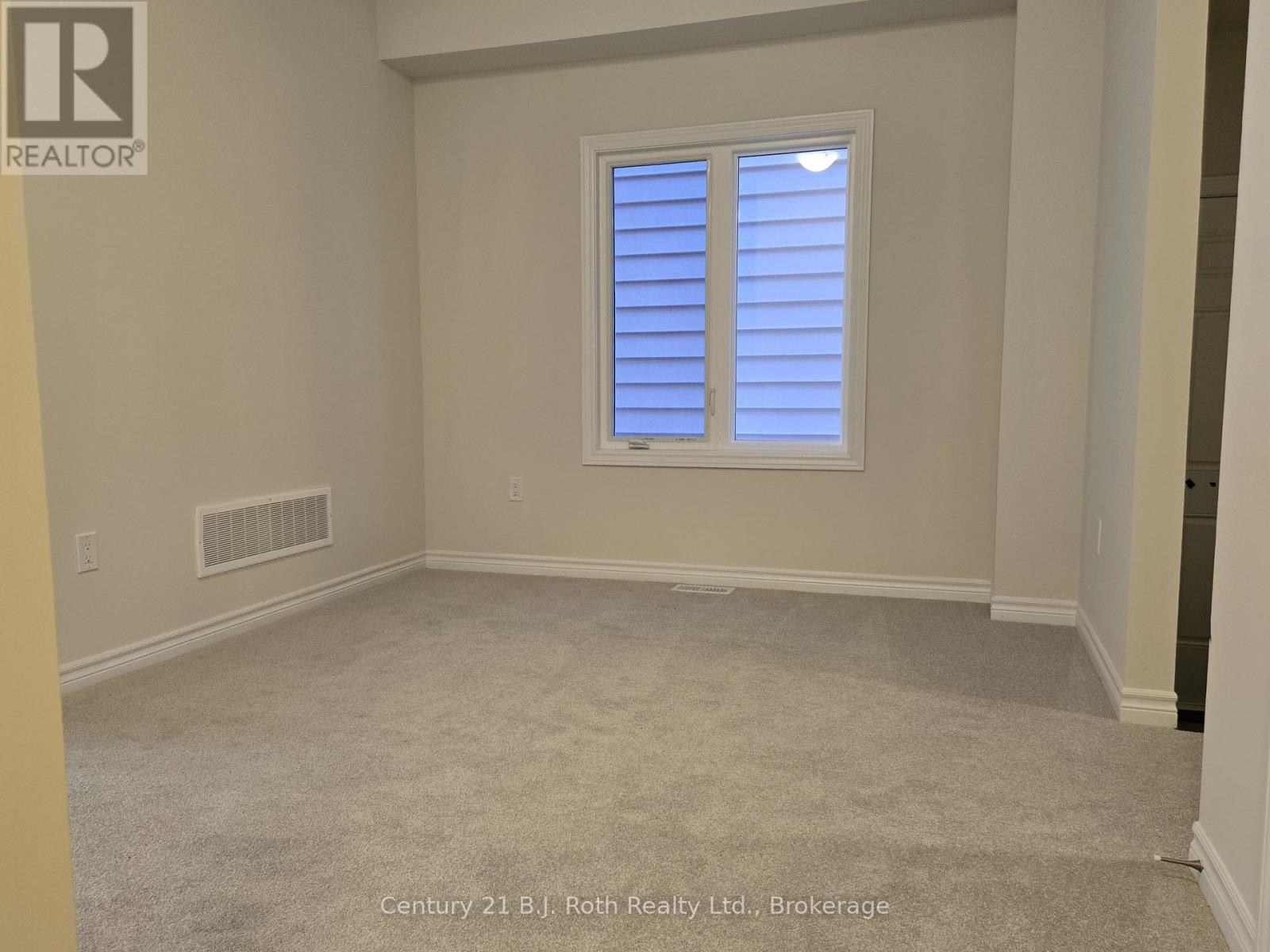 115 Beechwood Forest Lane, Gravenhurst, Ontario  P1P 0H8 - Photo 5 - X12472317