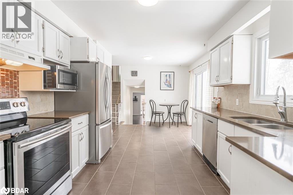 5853 Yonge Street, Innisfil, Ontario  L0L 1K0 - Photo 6 - 40780757
