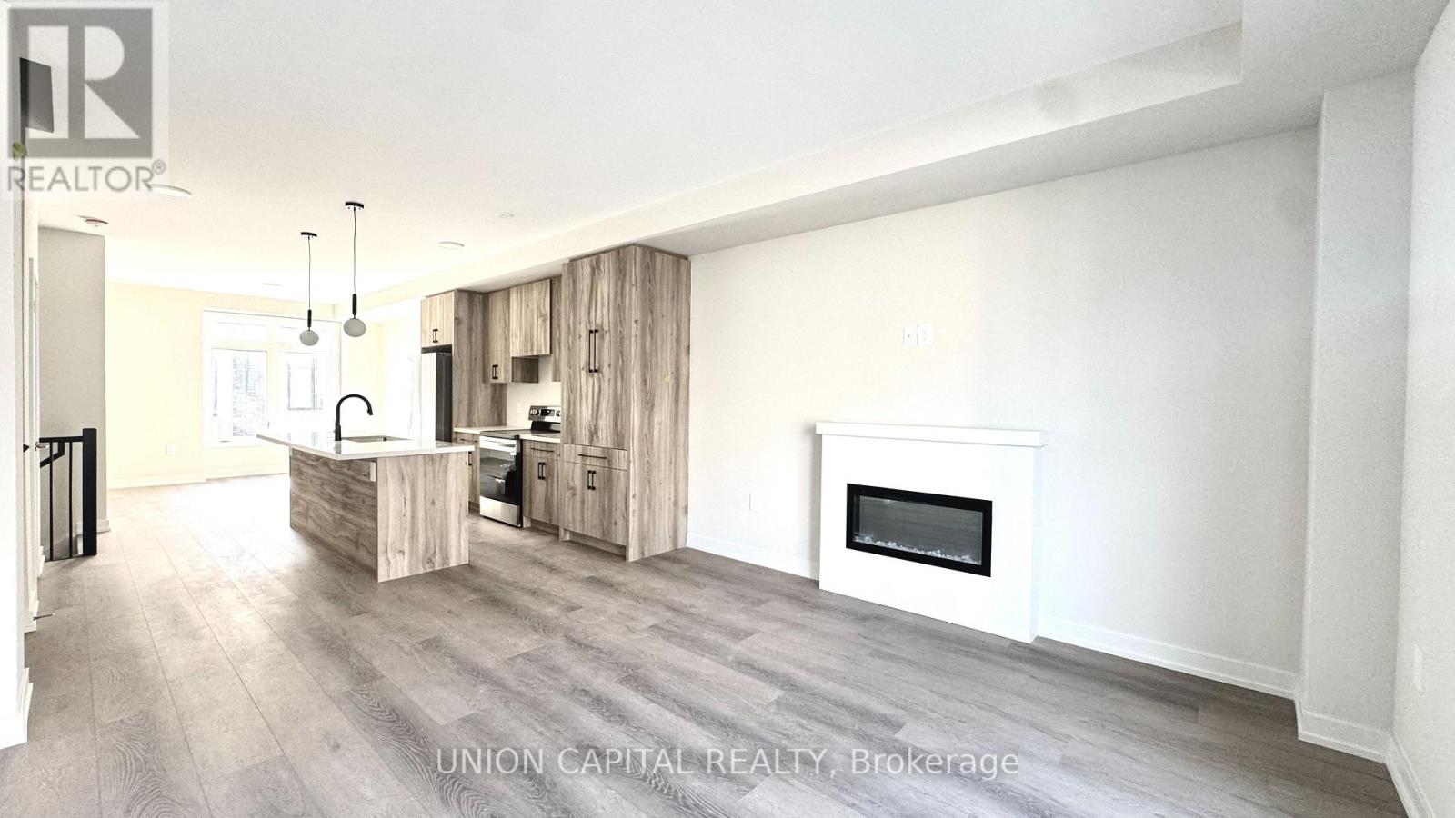 9 Mermot Lane, Richmond Hill, Ontario  L4B 0J5 - Photo 4 - N12463020