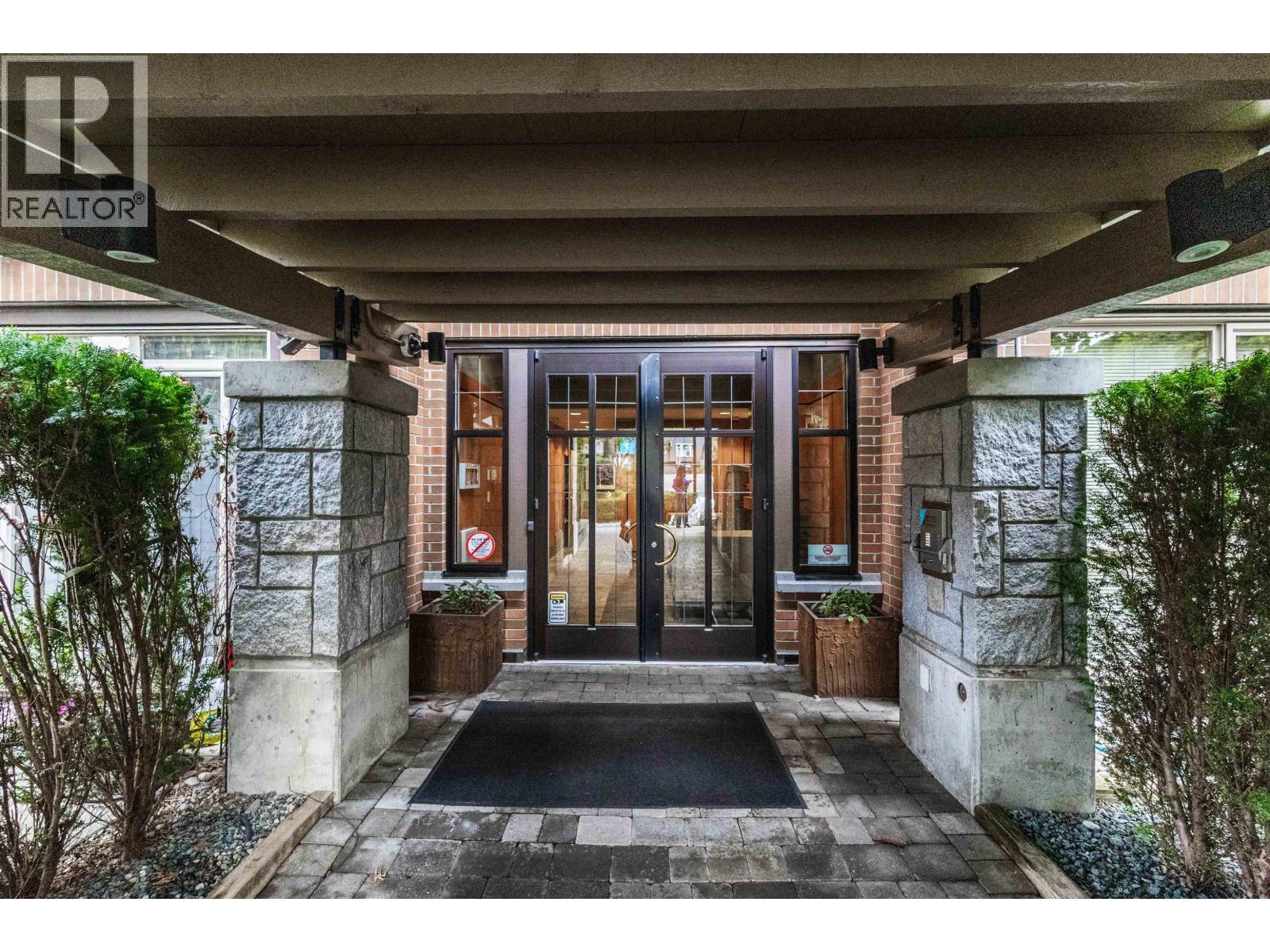 104 4883 Maclure Mews, Vancouver, British Columbia  V6J 5M8 - Photo 3 - R3060011
