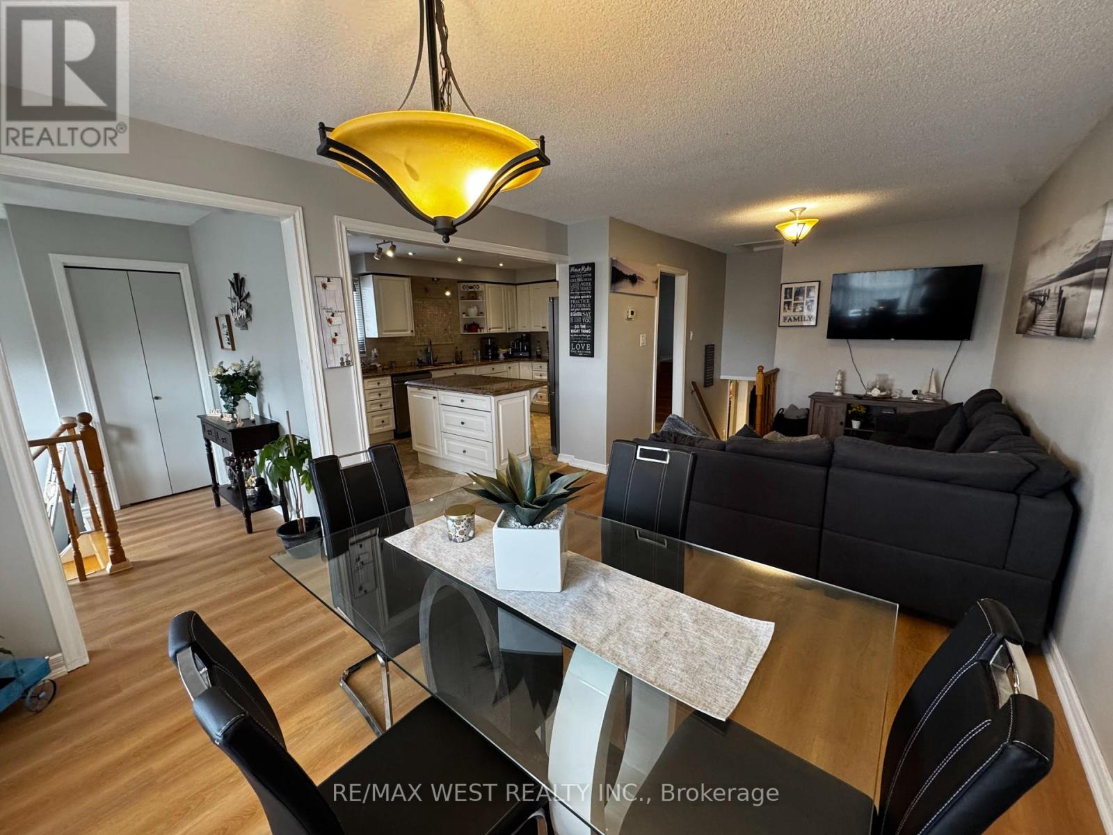 11 Turner Court, Bradford West Gwillimbury, Ontario  L3Z 2W3 - Photo 7 - N12422350