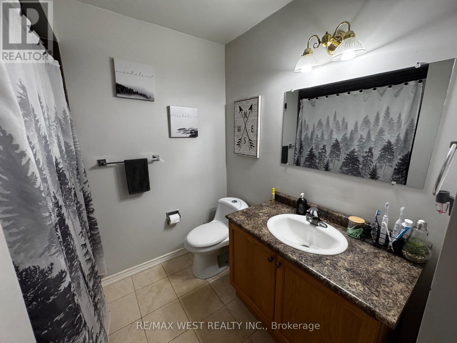 11 Turner Court, Bradford West Gwillimbury, Ontario  L3Z 2W3 - Photo 8 - N12422350