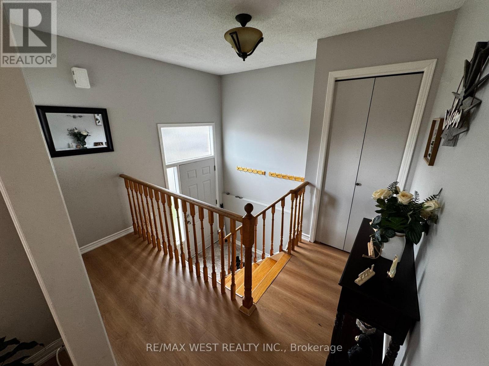 11 Turner Court, Bradford West Gwillimbury, Ontario  L3Z 2W3 - Photo 6 - N12422350