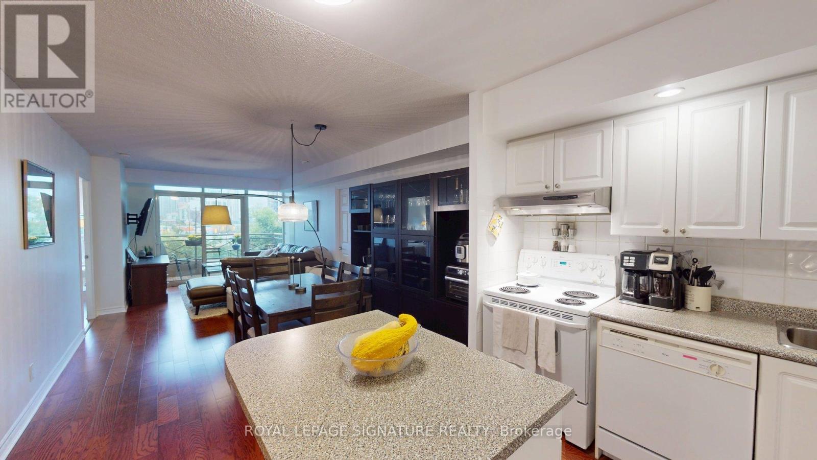 207 - 5229 Dundas Street W, Toronto (Islington-City Centre West), Ontario  M9B 6L9 - Photo 3 - W12471305
