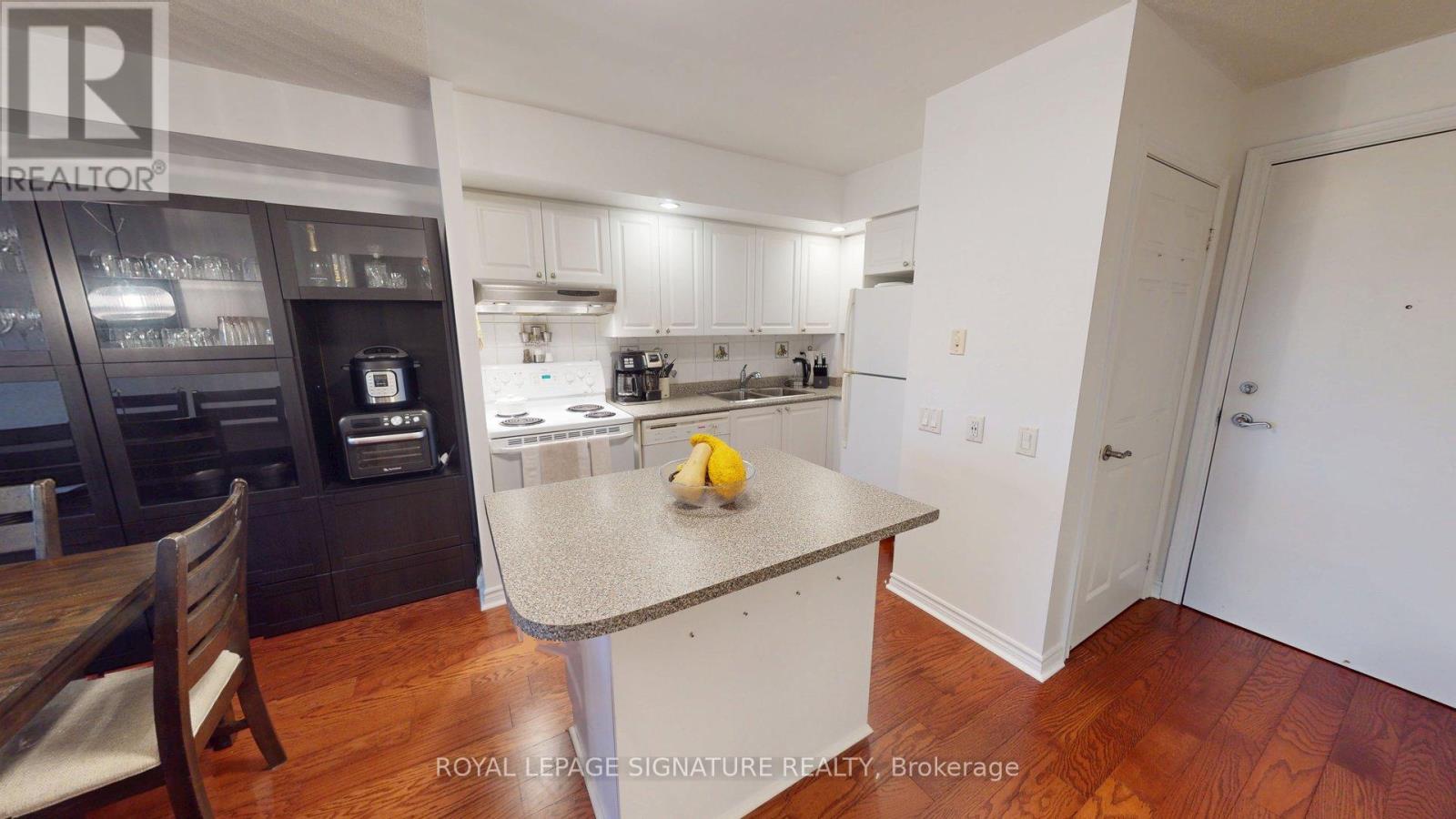 207 - 5229 Dundas Street W, Toronto (Islington-City Centre West), Ontario  M9B 6L9 - Photo 9 - W12471305