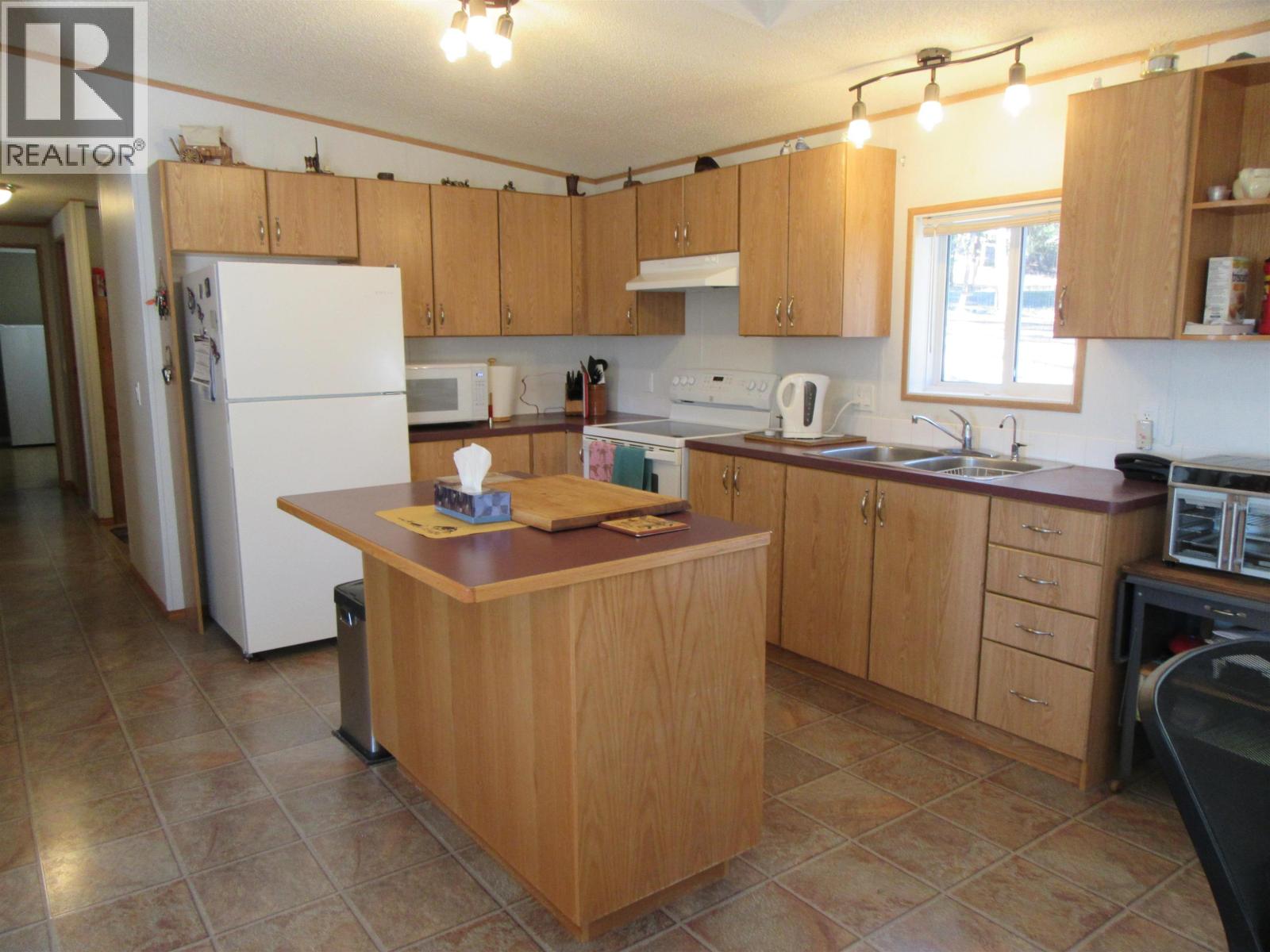 4866 Kemmi Crescent, 108 Mile Ranch, British Columbia  V0K 2Z0 - Photo 18 - R3059996