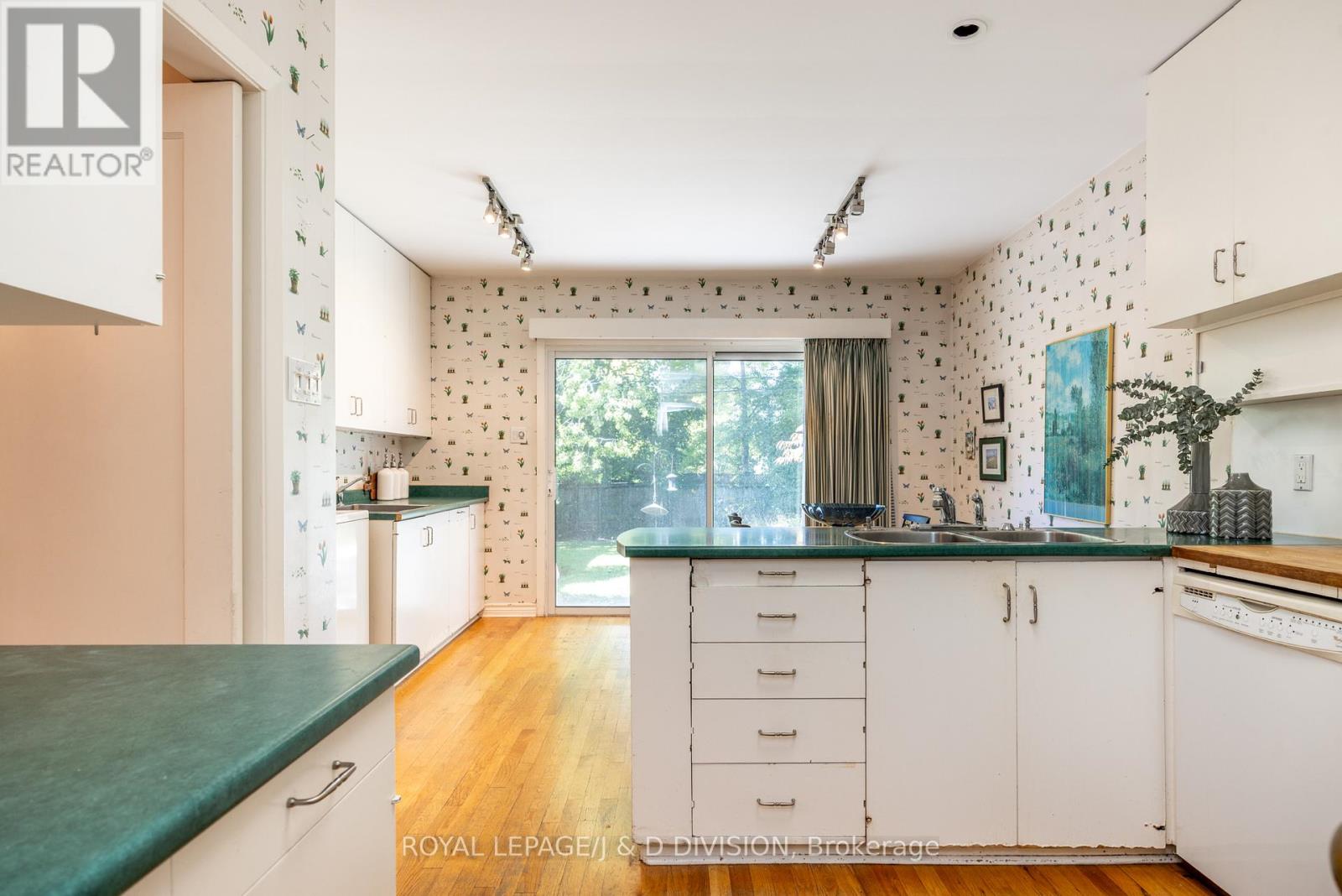 50 Eastbourne Avenue, Toronto (Yonge-Eglinton), Ontario  M5P 2G2 - Photo 13 - C12472321