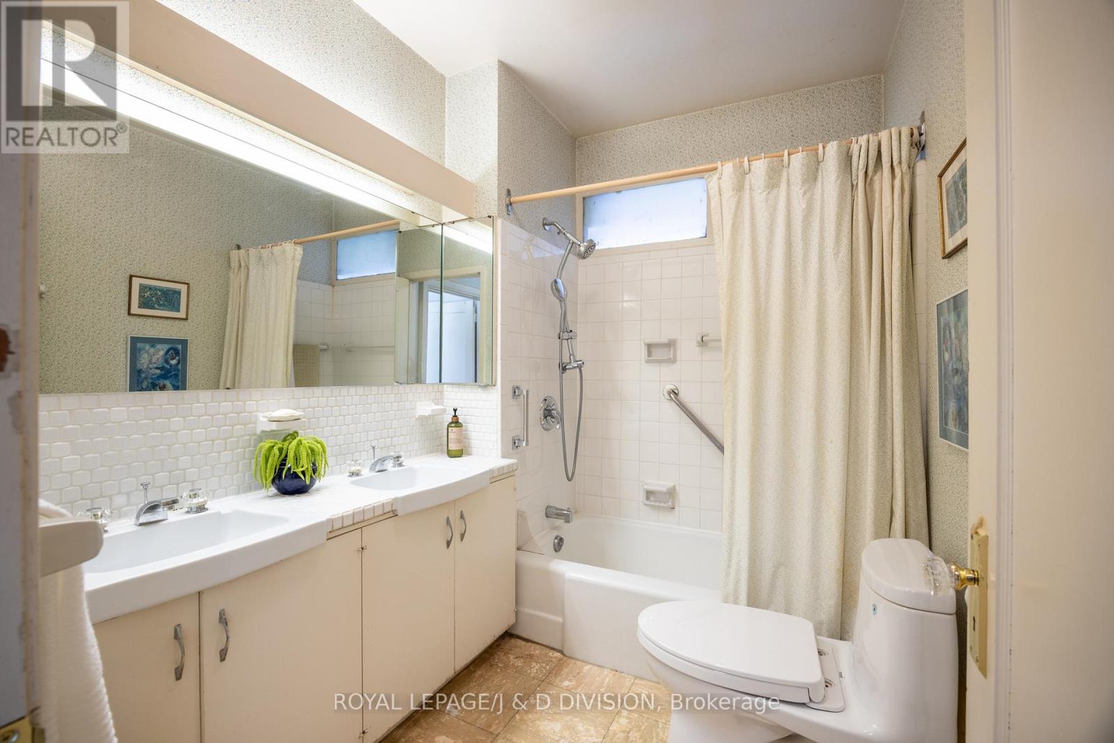 50 Eastbourne Avenue, Toronto (Yonge-Eglinton), Ontario  M5P 2G2 - Photo 22 - C12472321
