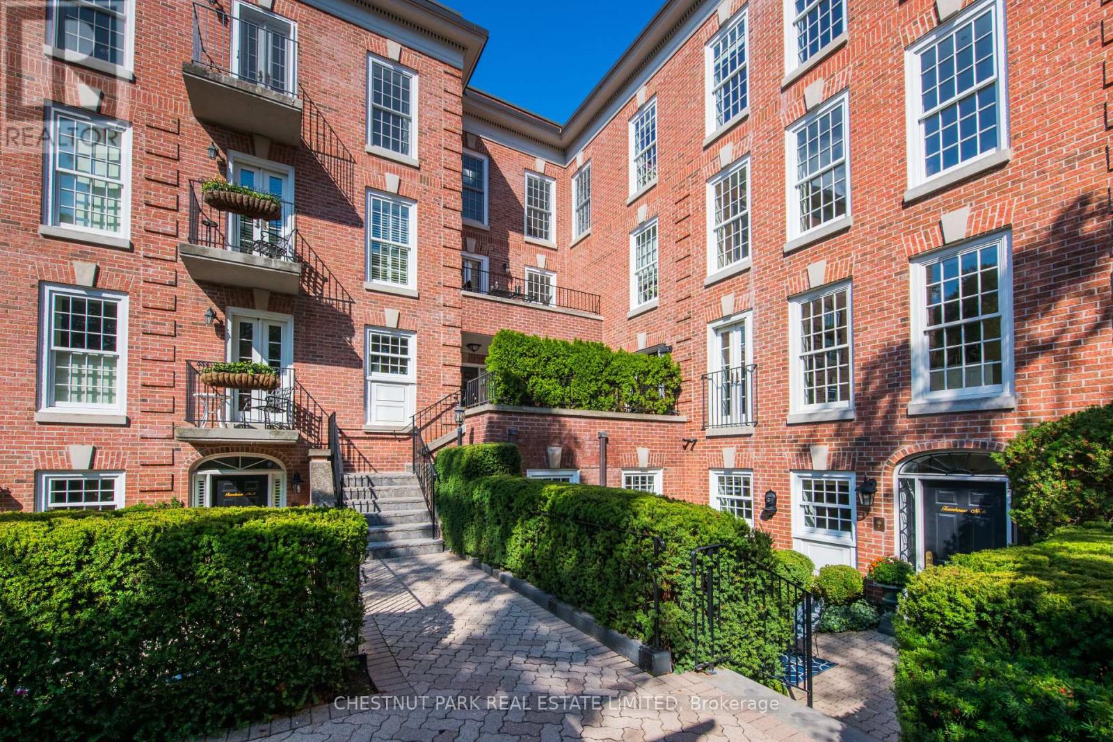 4 - 94 CRESCENT ROAD, Toronto, Ontario