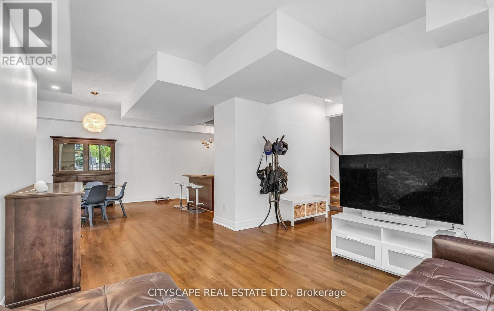 Th 7 - 81 Sloping Sky Mews, Toronto, Ontario  M5V 1P4 - Photo 9 - C12472344
