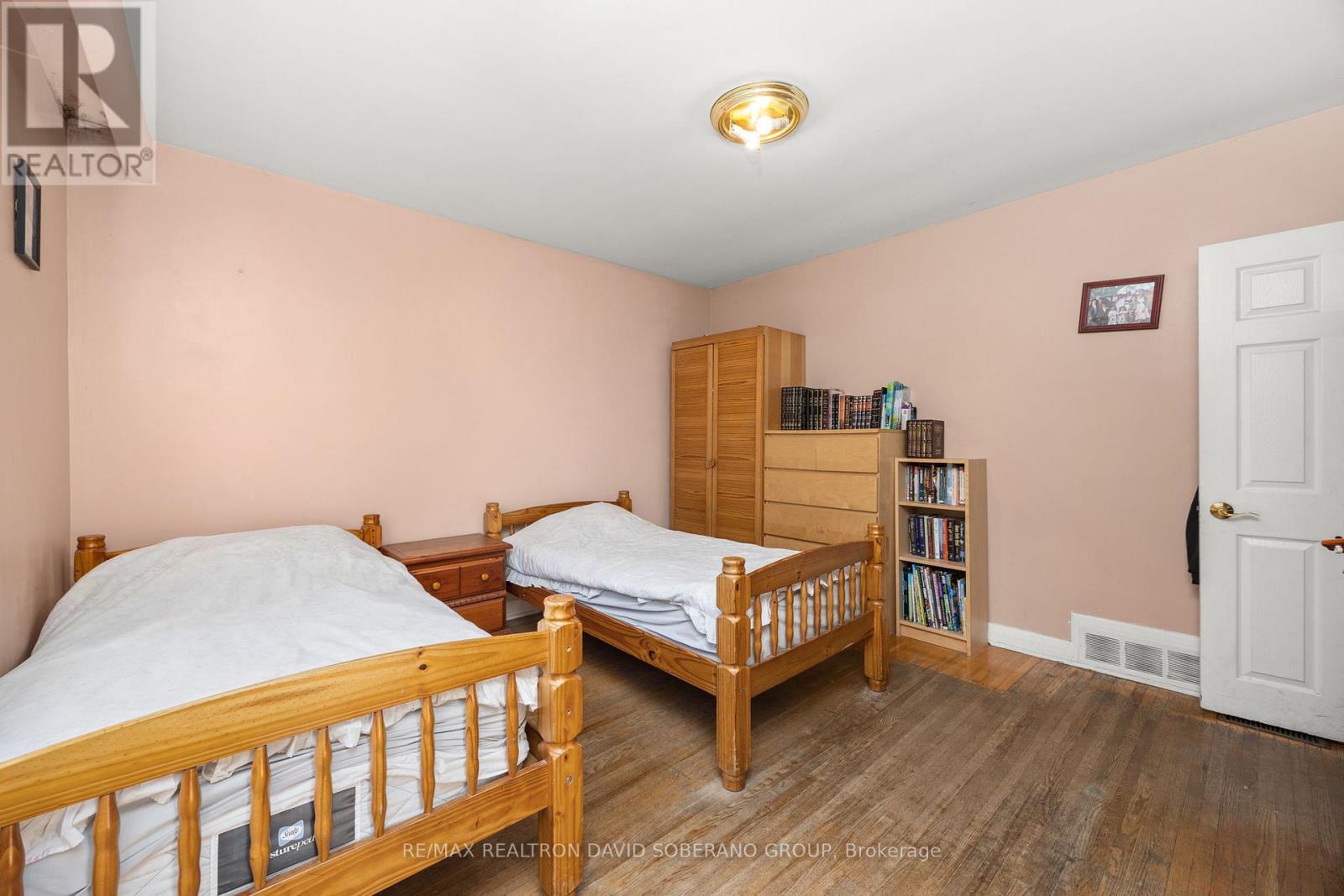 49 Danby Avenue, Toronto, Ontario  M3H 2J4 - Photo 18 - C12472366