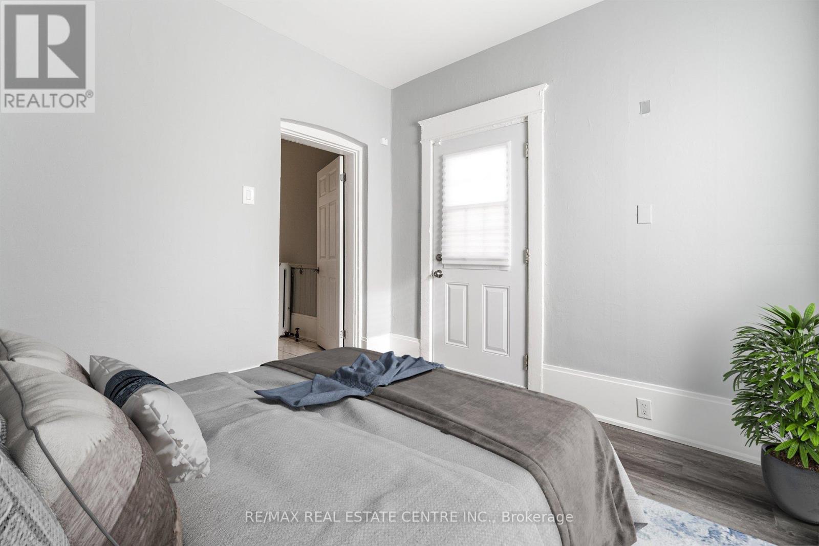1413 Dundas Street W, Toronto, Ontario  M6J 1Y4 - Photo 12 - C12472368