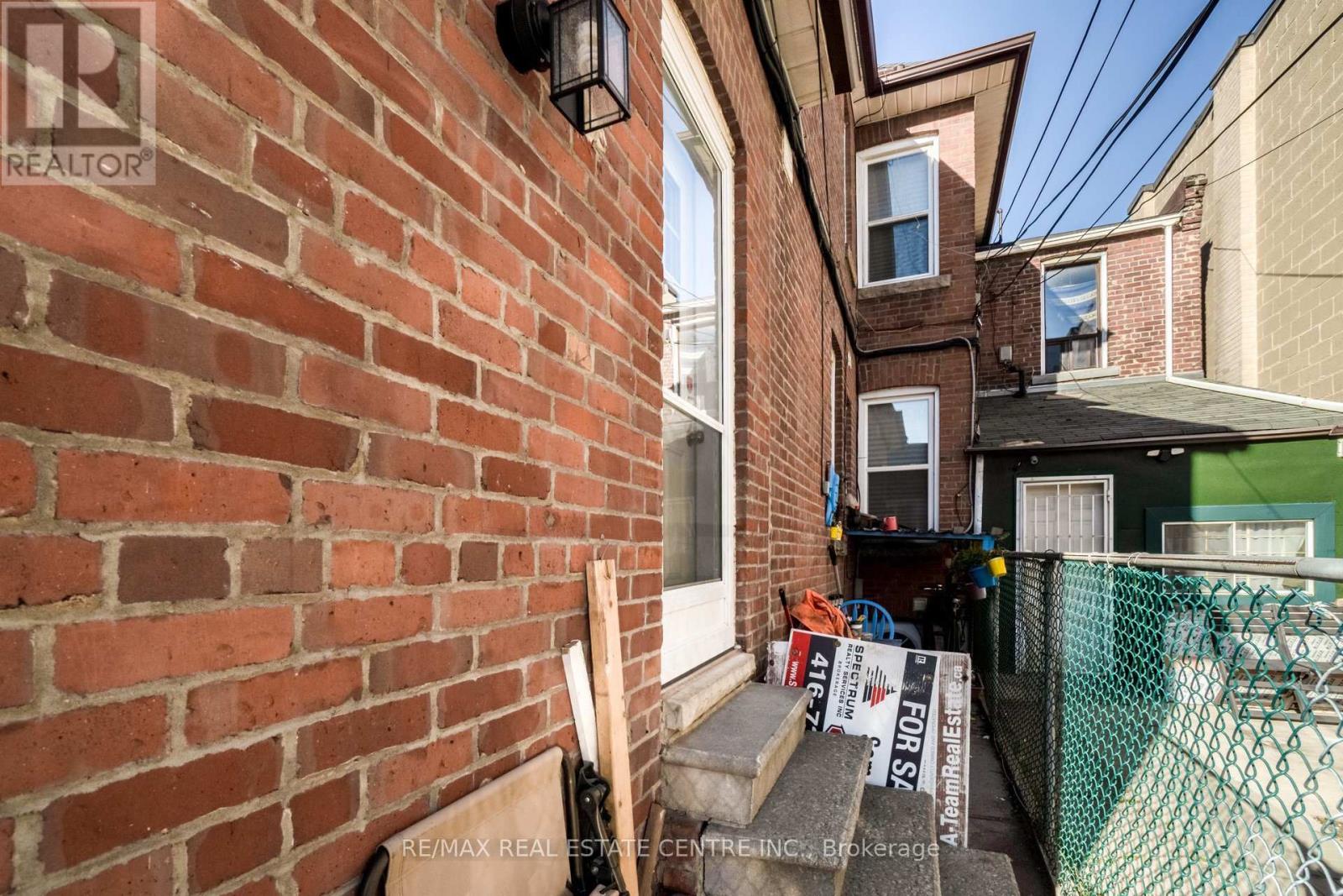 1413 Dundas Street W, Toronto, Ontario  M6J 1Y4 - Photo 19 - C12472368
