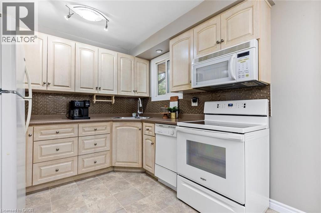 49 Cedarwoods Crescent Unit# 48, Kitchener, Ontario  N2C 2L1 - Photo 17 - 40780660