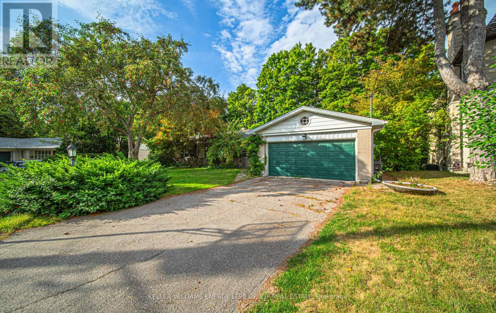 Property at 15 ARTINGER COURT image 2