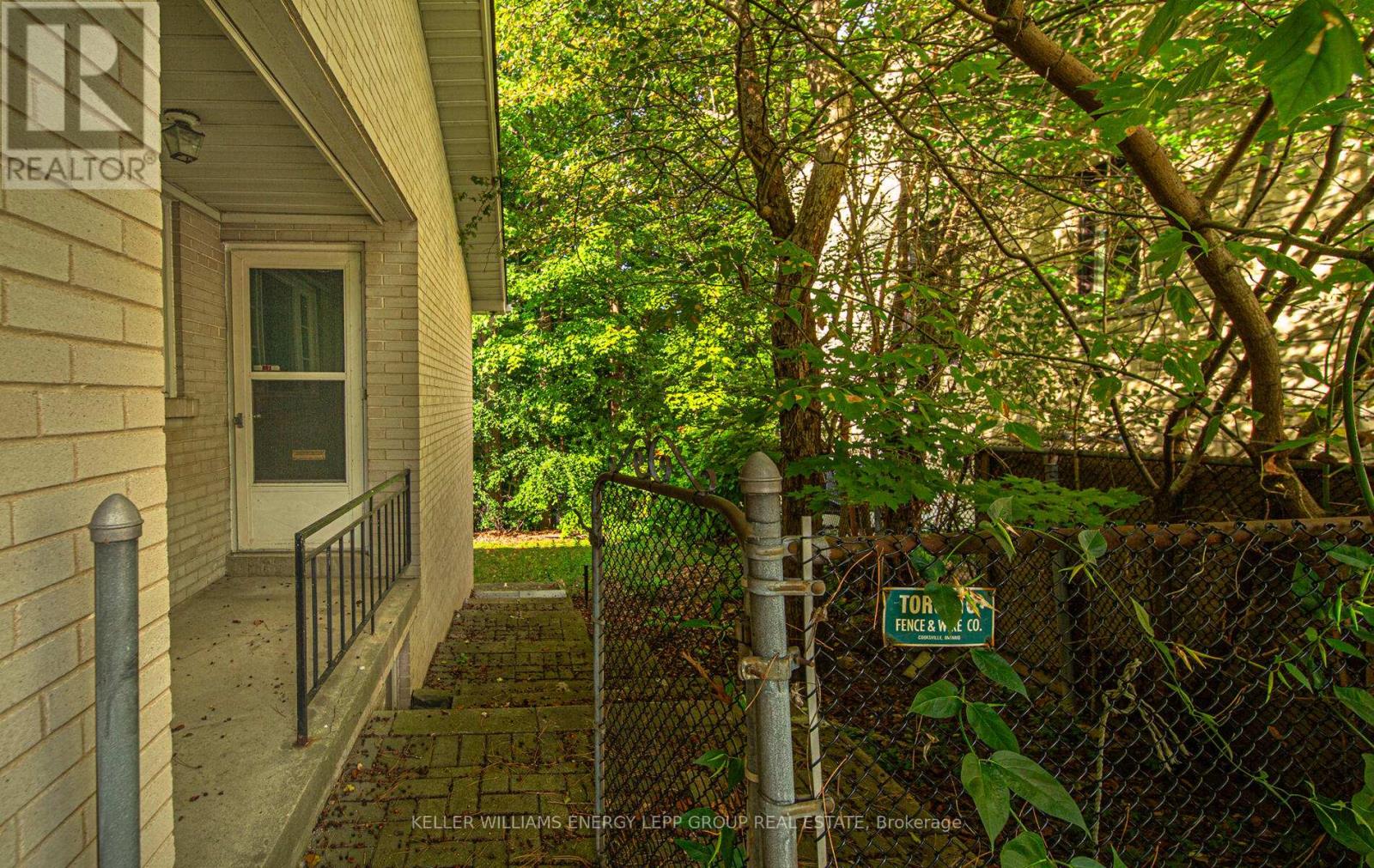 15 Artinger Court, Toronto, Ontario M3B 1J9 - Photo 7 - C12472373