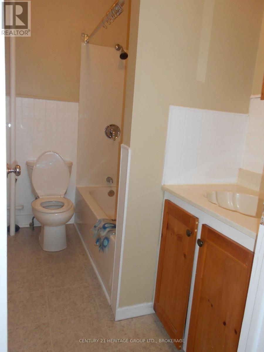 29 King Street, North Dundas, Ontario  K0C 1H0 - Photo 10 - X12472403