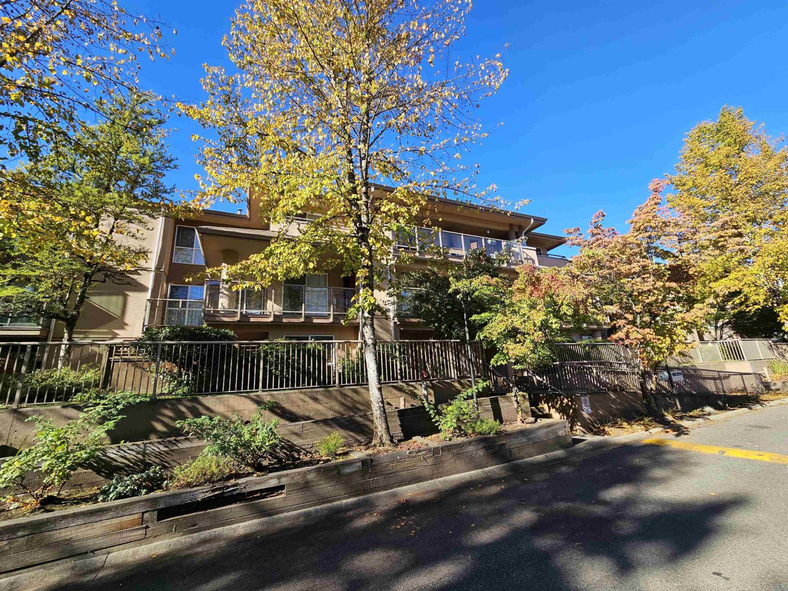 302 14980 101a Avenue, Surrey, British Columbia  V3R 0T1 - Photo 1 - R3059162