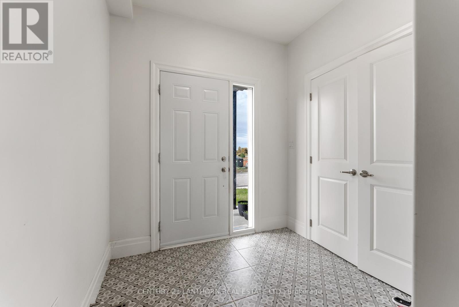 25 Beasley Crescent, Prince Edward County, Ontario N1T 1J9 - Photo 3 - X12472390