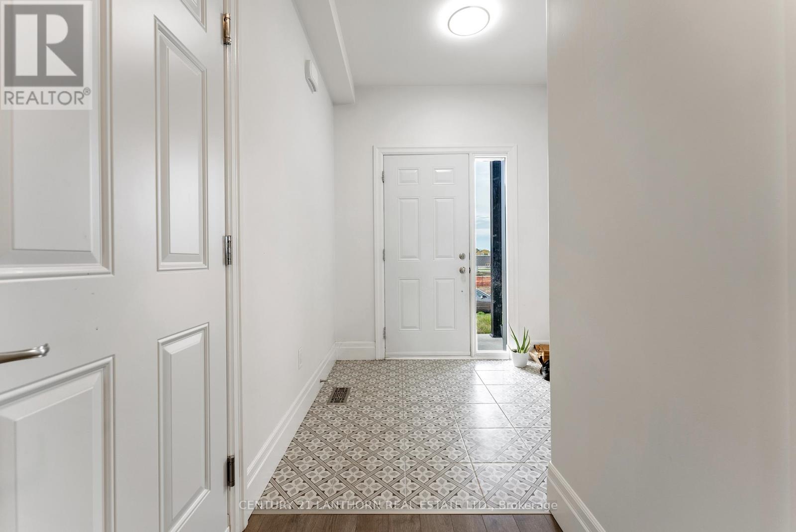 25 Beasley Crescent, Prince Edward County, Ontario N1T 1J9 - Photo 4 - X12472390