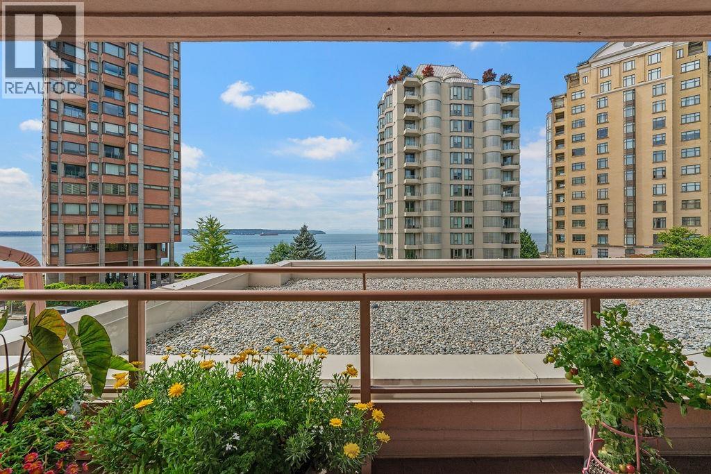 402 2271 Bellevue Avenue, West Vancouver, British Columbia  V7V 4X1 - Photo 5 - R3059943