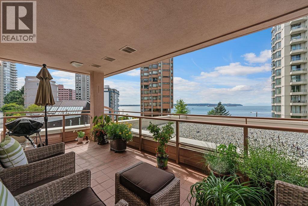 402 2271 BELLEVUE AVENUE, West Vancouver, British Columbia