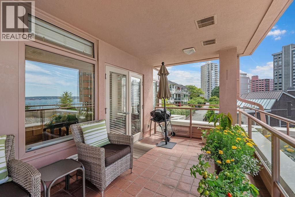 402 2271 Bellevue Avenue, West Vancouver, British Columbia  V7V 4X1 - Photo 3 - R3059943