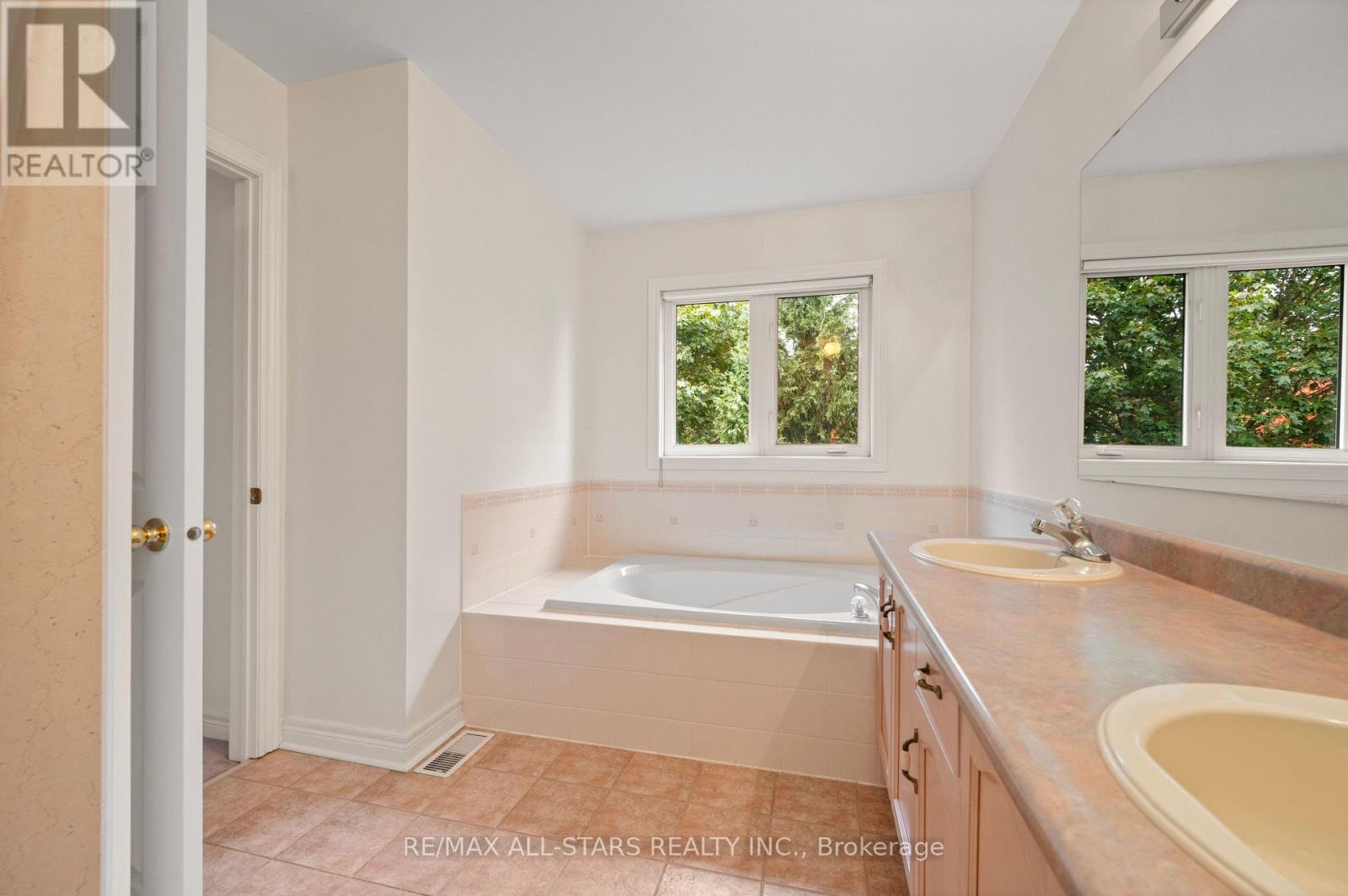 9 Wood Thrush Avenue, Markham, Ontario  L3S 4A8 - Photo 30 - N12472323