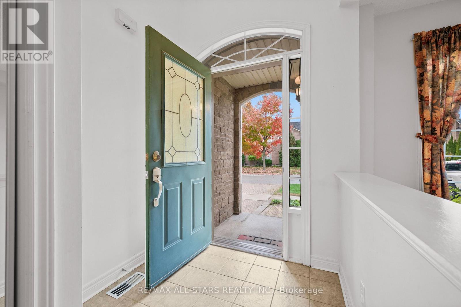 9 Wood Thrush Avenue, Markham, Ontario  L3S 4A8 - Photo 5 - N12472323