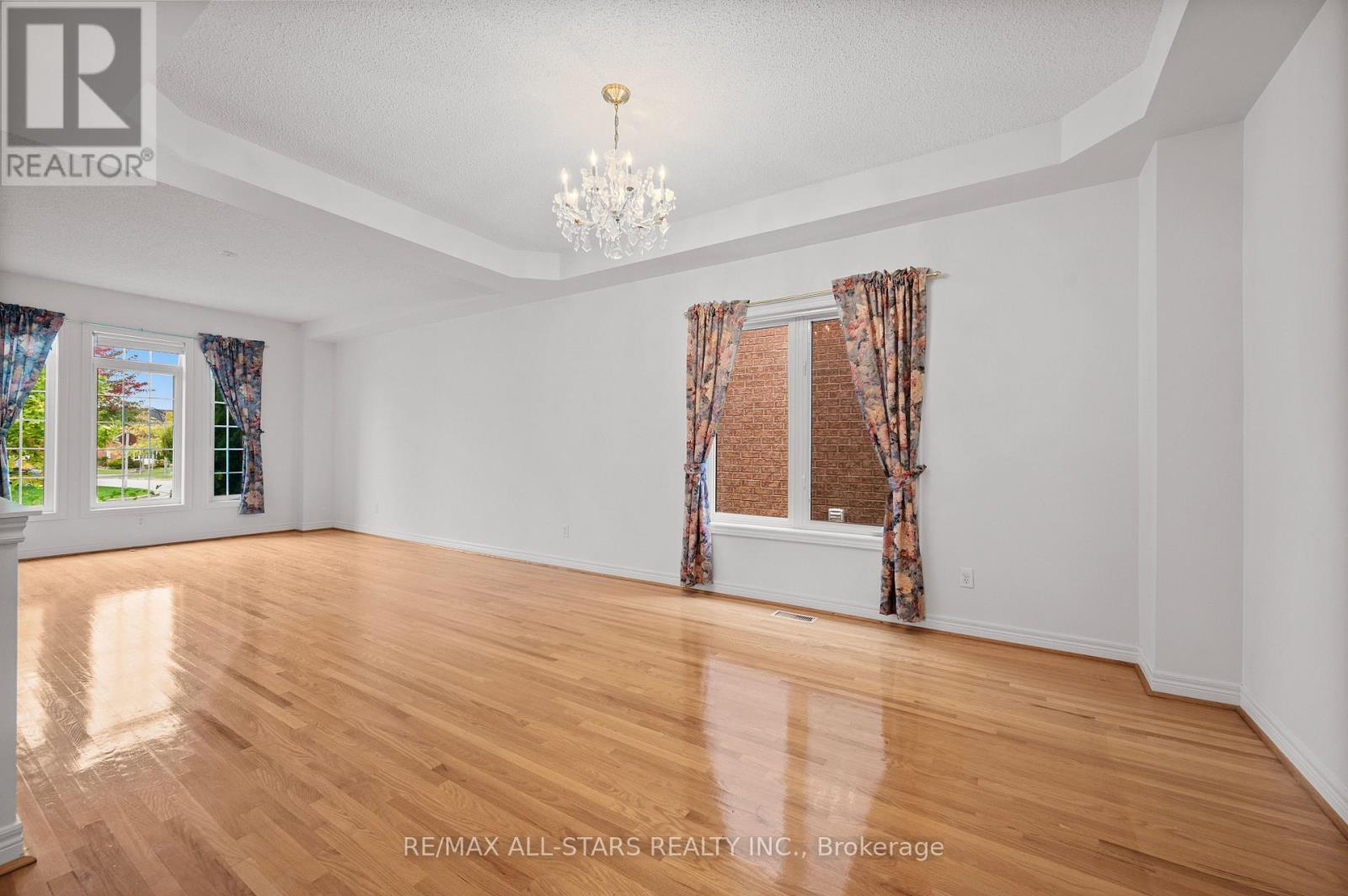 9 Wood Thrush Avenue, Markham, Ontario  L3S 4A8 - Photo 9 - N12472323