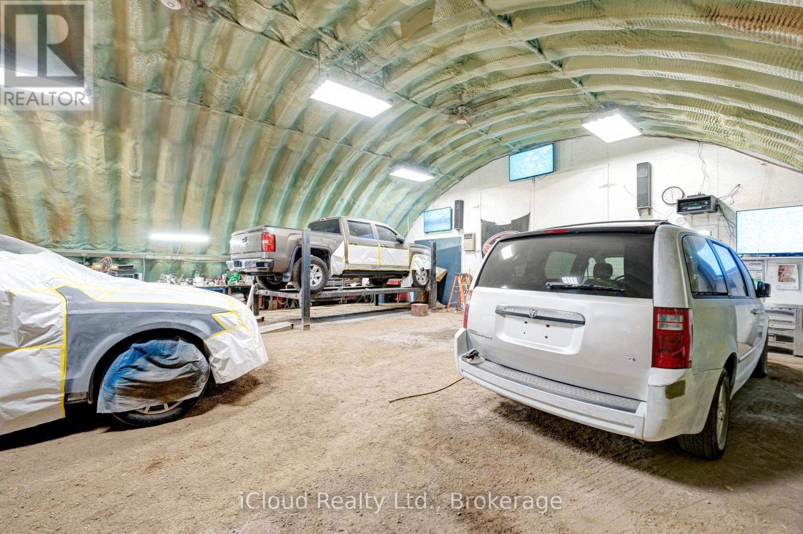 22186 Kennedy Road, East Gwillimbury, Ontario  L0G 1V0 - Photo 32 - N12472330