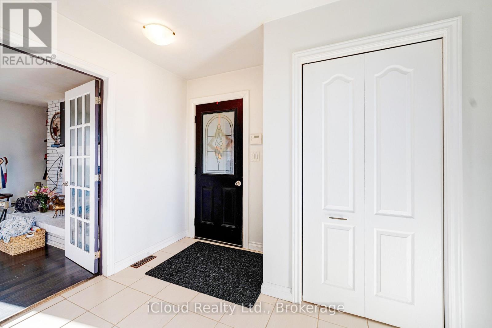 22186 Kennedy Road, East Gwillimbury, Ontario  L0G 1V0 - Photo 4 - N12472330