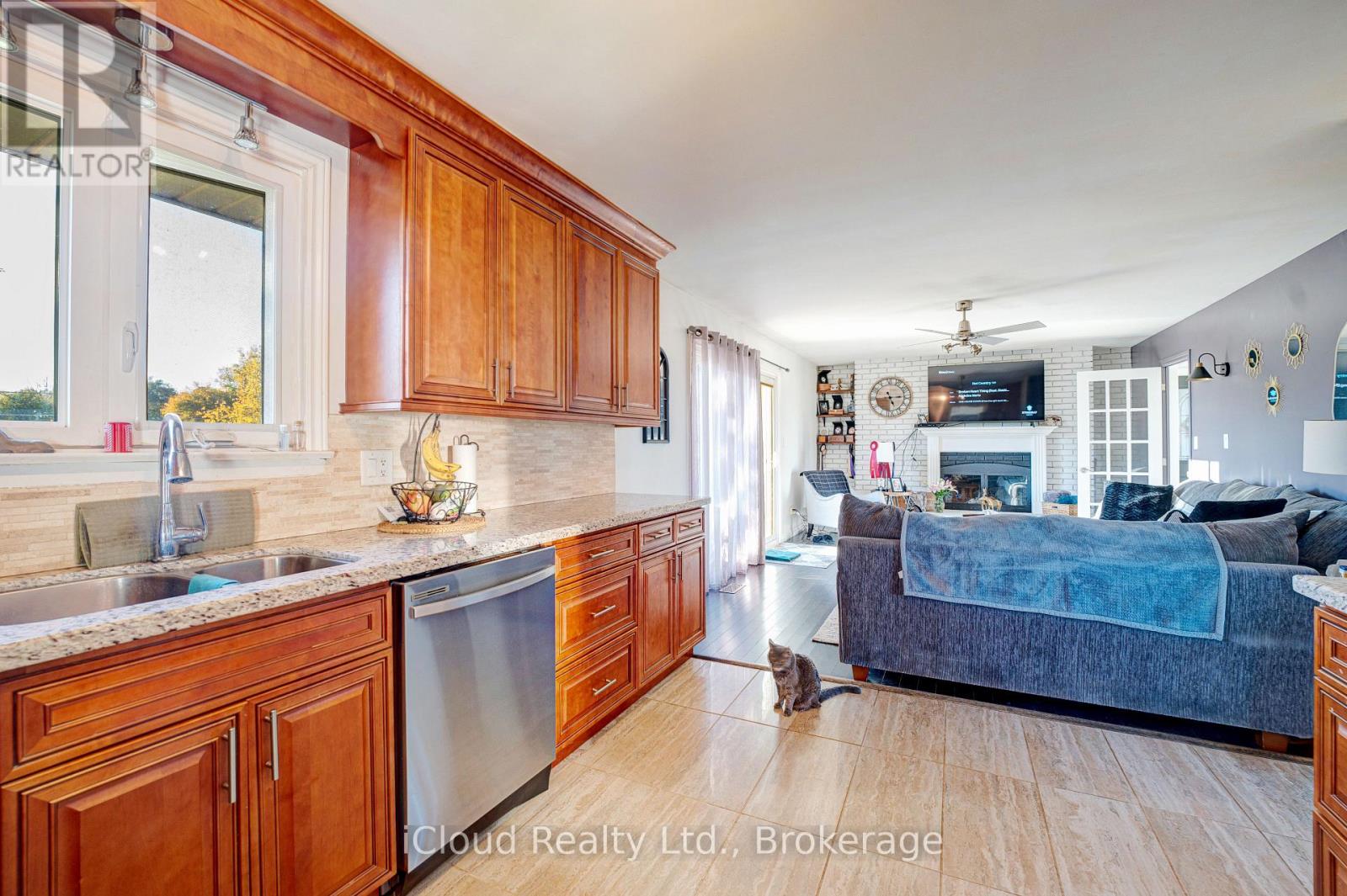 22186 Kennedy Road, East Gwillimbury, Ontario  L0G 1V0 - Photo 8 - N12472330