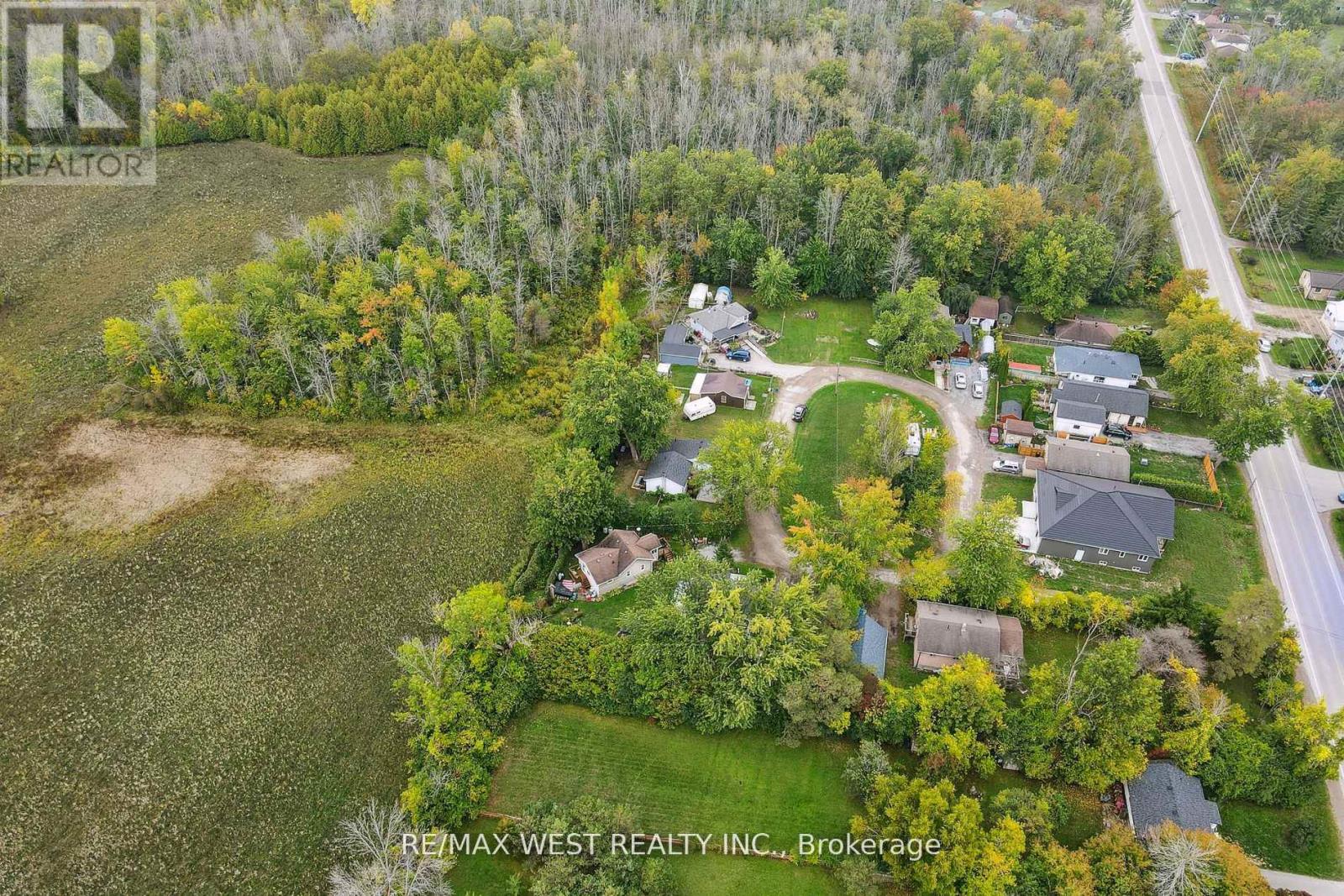 10 Patty Lane, Georgina, Ontario  L0E 1S0 - Photo 13 - N12472360