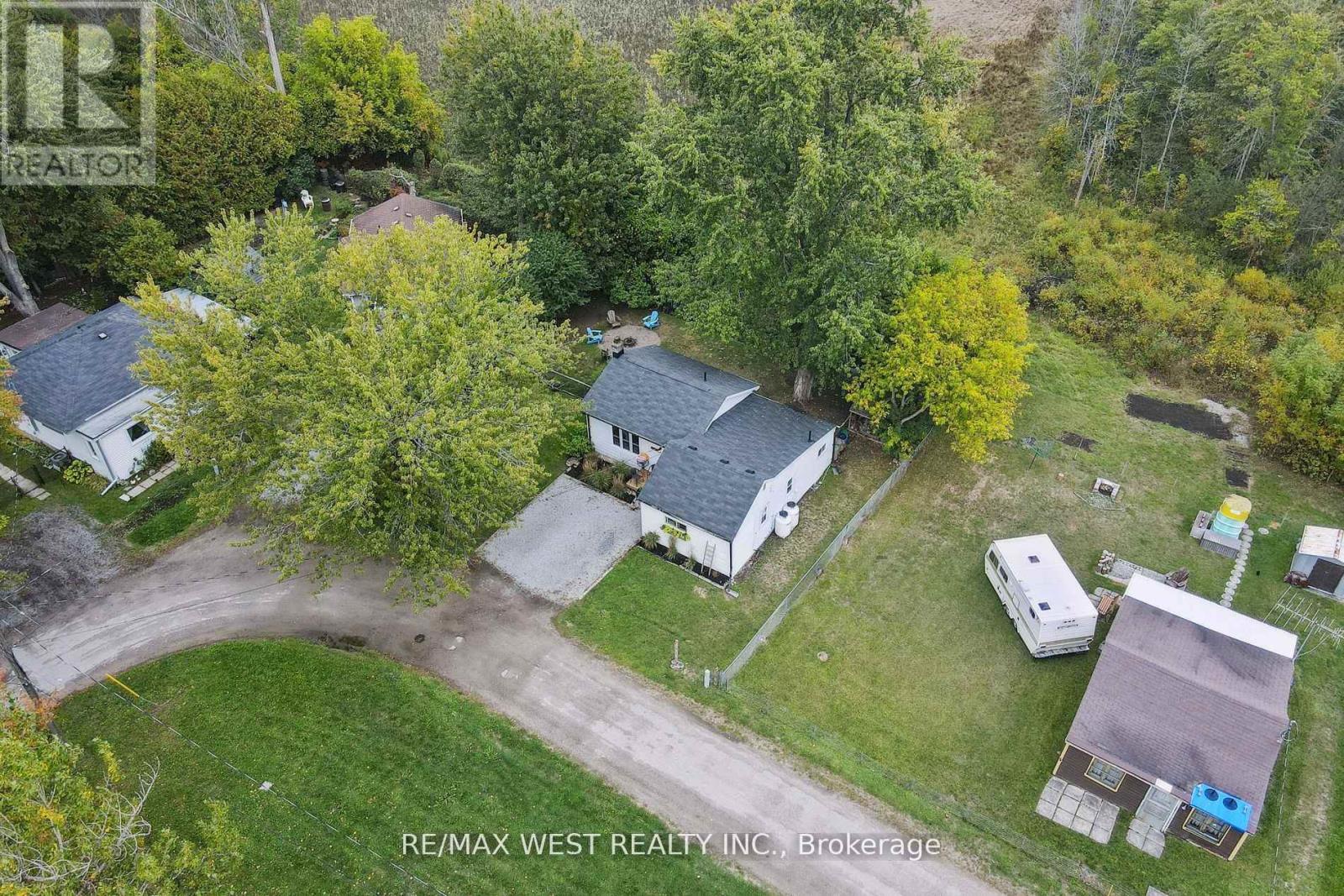 10 Patty Lane, Georgina, Ontario  L0E 1S0 - Photo 14 - N12472360