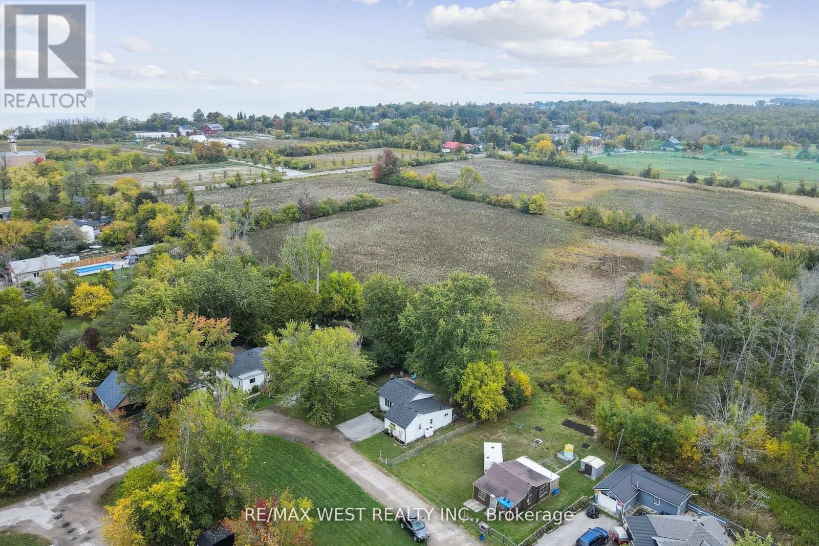10 Patty Lane, Georgina, Ontario  L0E 1S0 - Photo 15 - N12472360