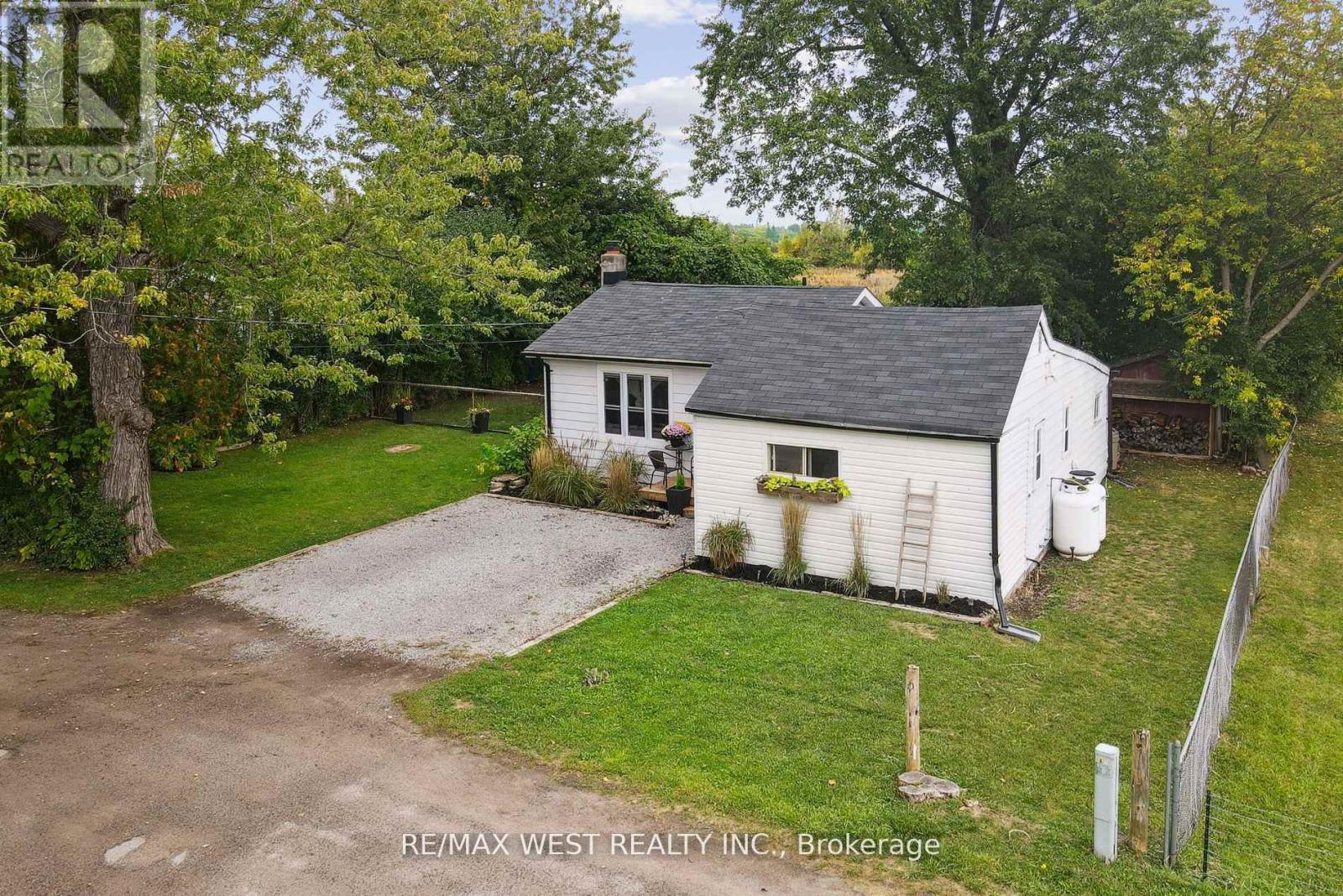 10 Patty Lane, Georgina, Ontario  L0E 1S0 - Photo 9 - N12472360